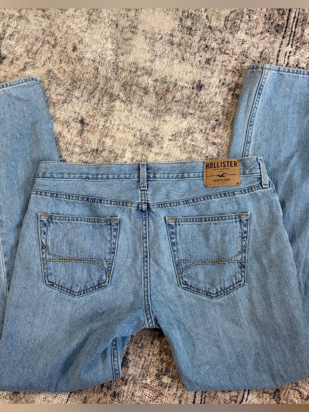 Hollister Men's Light Blue Straight-Leg Denim Jeans